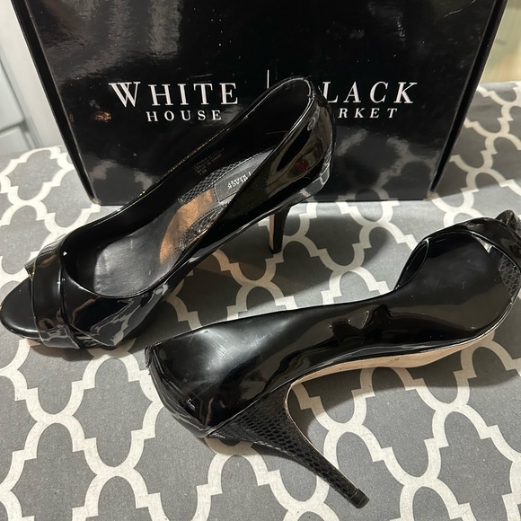 NWT WHITEHOUSEBLACKMARKET Black Patent Leather Heels 7.5m - Picture 7 of 12